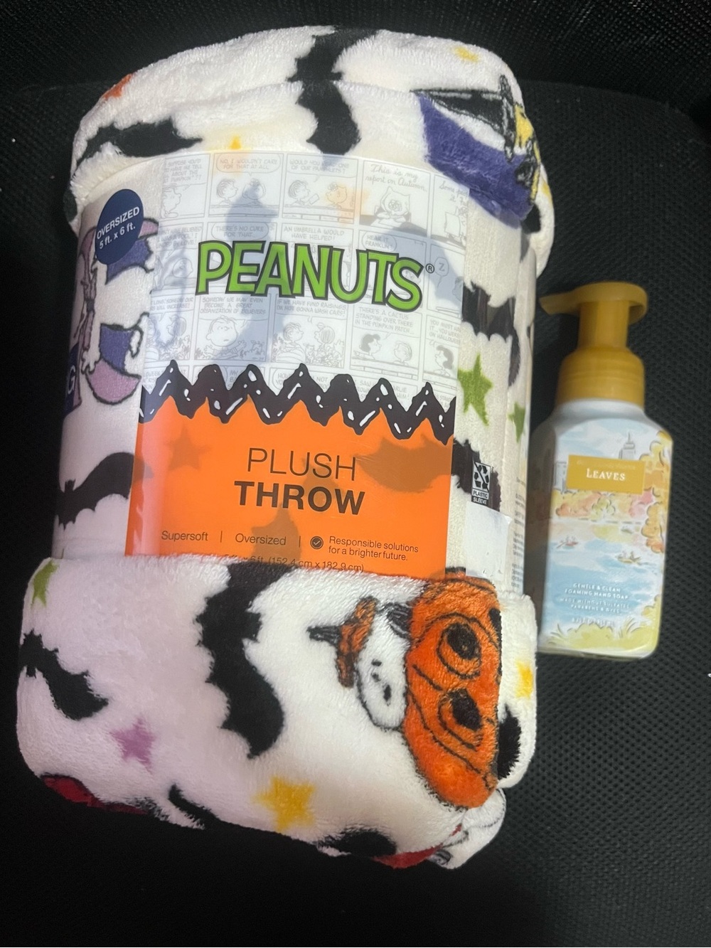 🎃 Peanuts Halloween Plush Throw + Bath & Body Works Leaves Foaming Hand Soap